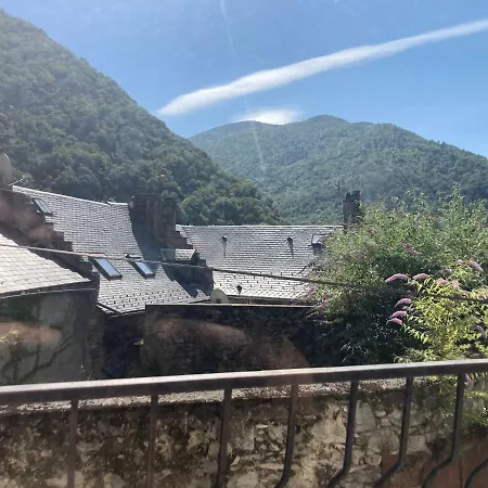 Louer A La Montagne アパート